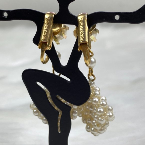 Vintage Faux Pearl Triangle Clip-on Earrings - Picture 4 of 6